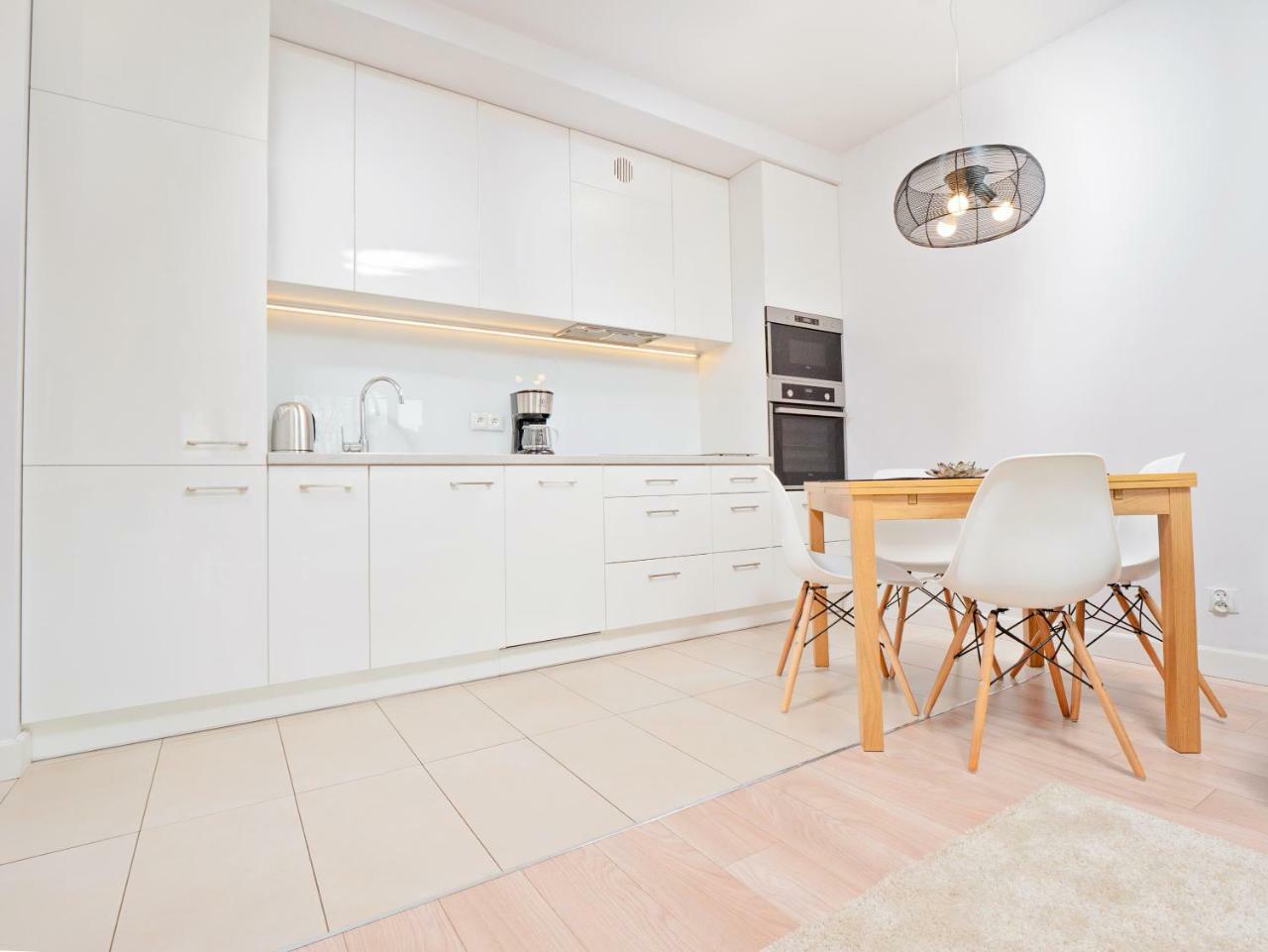 Apartamenty Homely Place - Parking 7 Poznań Extérieur photo